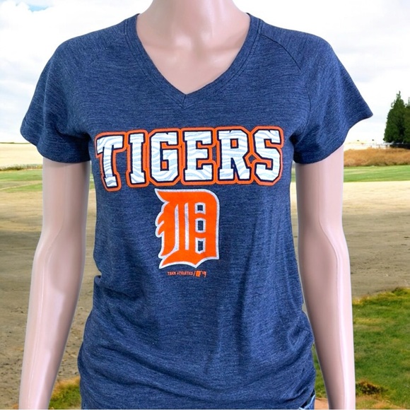 Team Athletics Detroit Tigers Heathered Navy V-Neck Tee - Picture 6 of 13